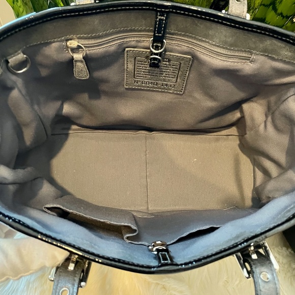 ⛔️SOLD⛔️Coach Black Patent Leather Tote - Picture 8 of 9